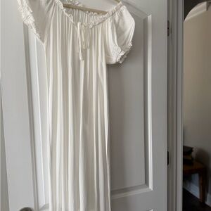 Classic Women's white Baby doll Off-Shoulder Nightgown